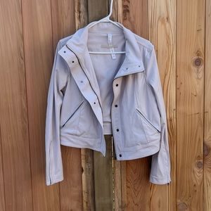 Lululemon size 8 excellent condition jacket. Worn once.